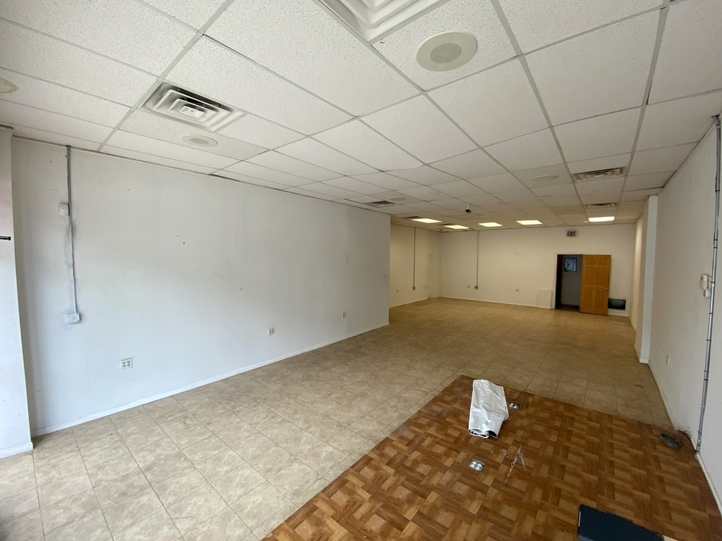 5454 N Broadway Street - Photo 2