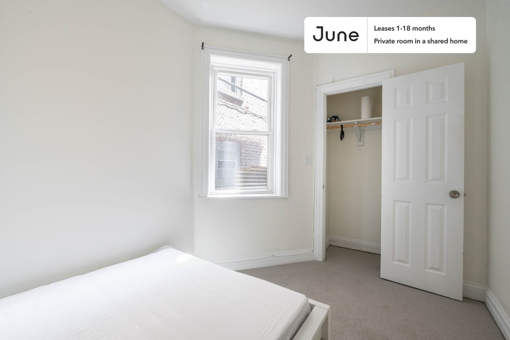 2913 N Kedzie Avenue - Photo 1