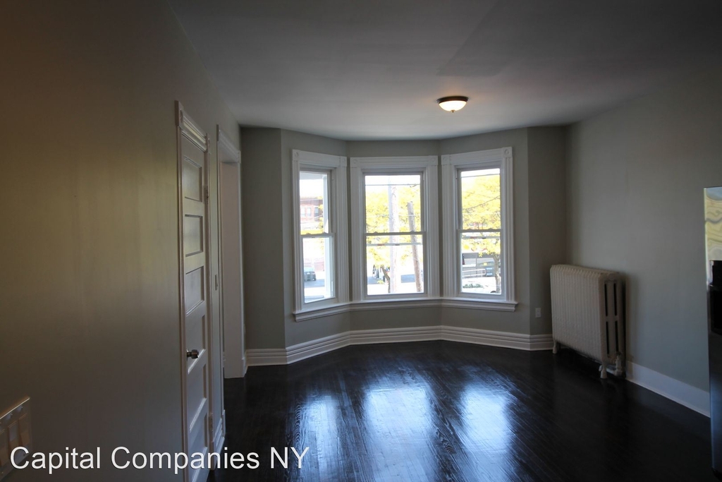 688 Central Ave - Photo 3