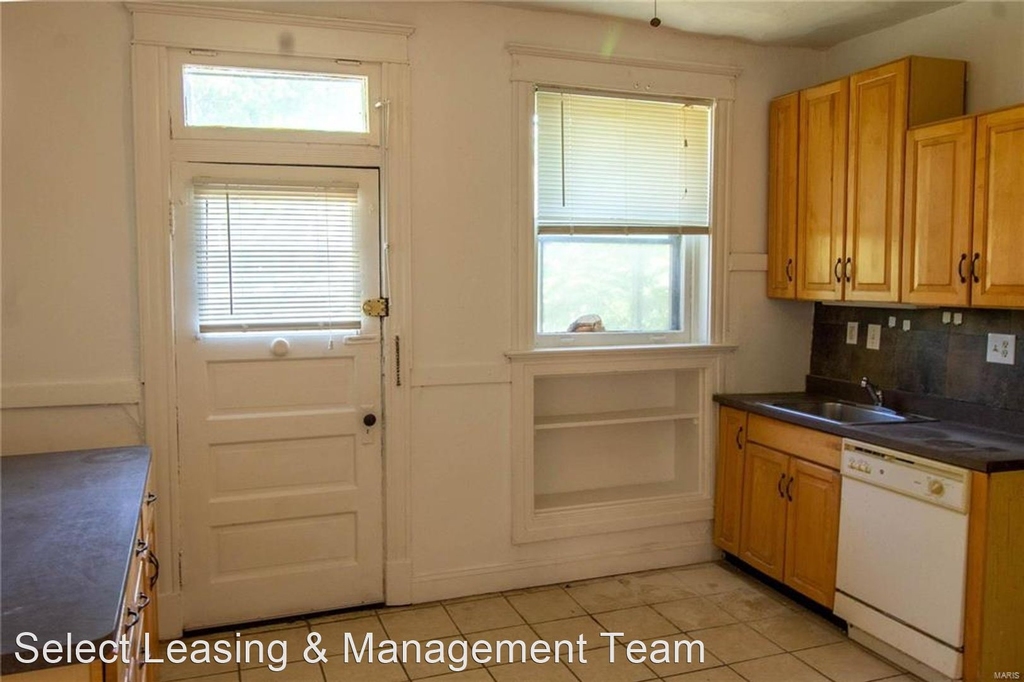 6009 Kingsbury - Photo 1