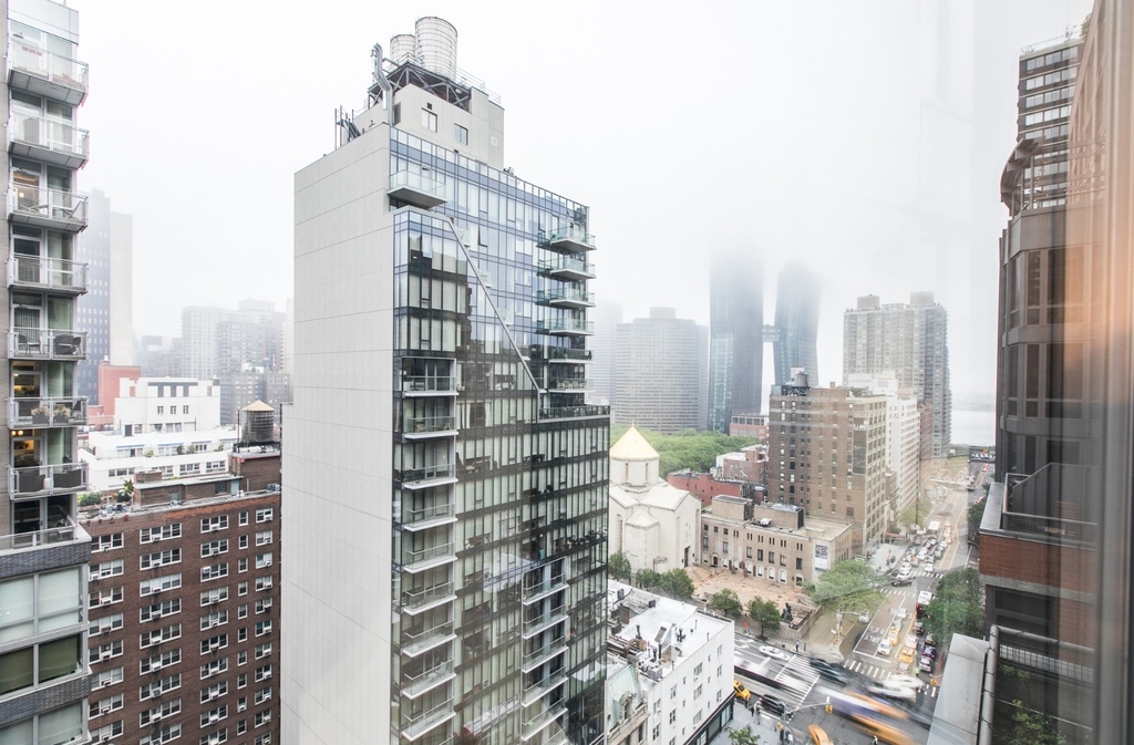 222 East 34th Street - Photo 18