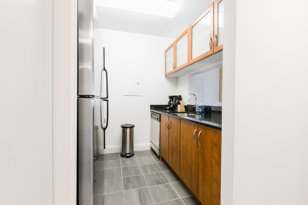 222 East 34th Street - Photo 12