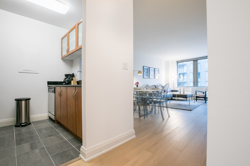 222 East 34th Street - Photo 11