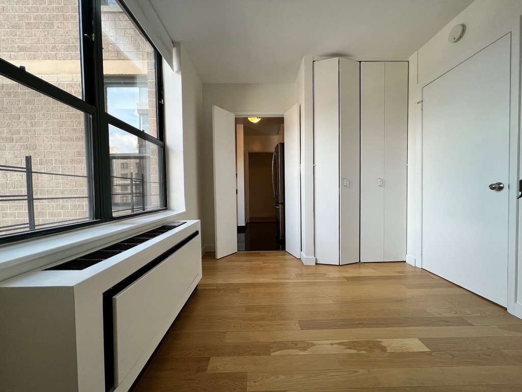 3 BED UPPER WEST SIDE WITH WASHER /DRYER*** - Photo 4