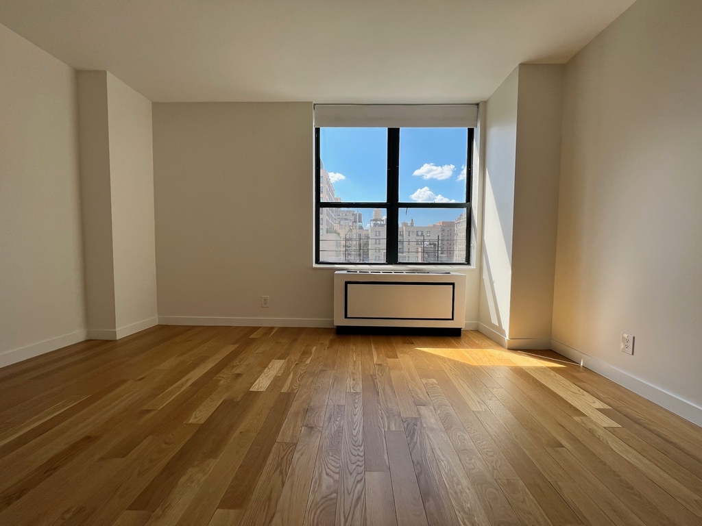 3 BED UPPER WEST SIDE WITH WASHER /DRYER*** - Photo 11