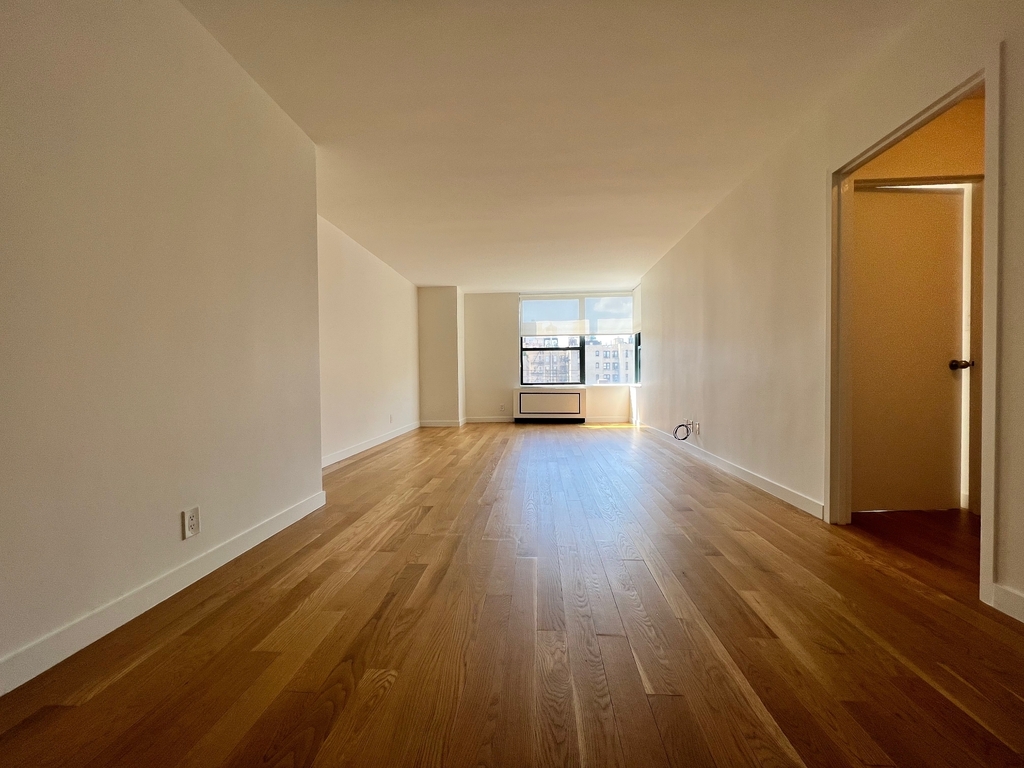 3 BED UPPER WEST SIDE WITH WASHER /DRYER*** - Photo 5