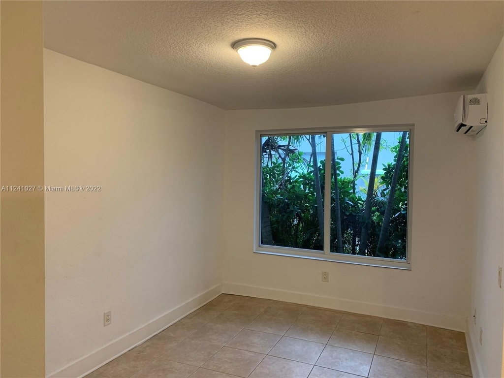 712 Sw 56 Av - Photo 2