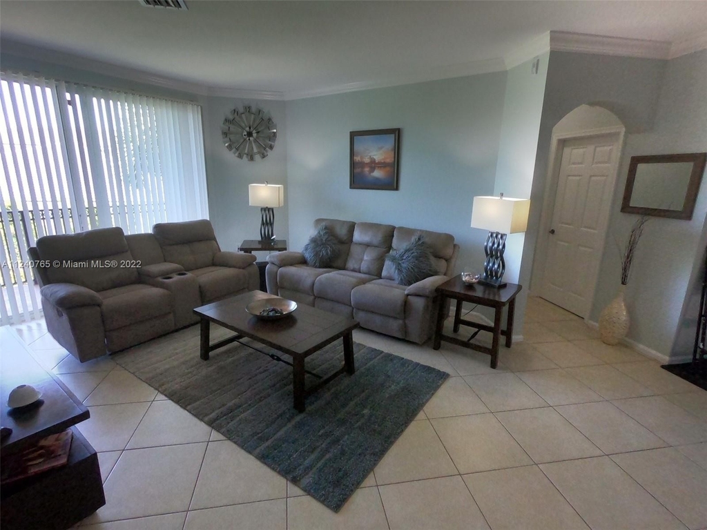 4402 Sw 160th Ave - Photo 1