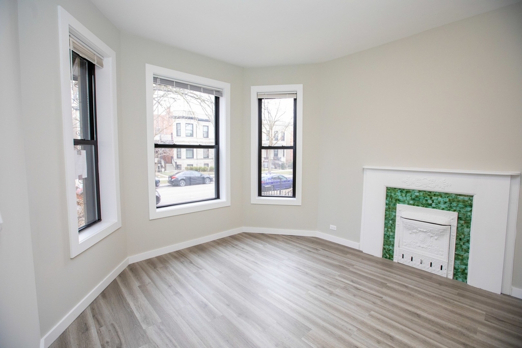 1221 W Newport Avenue - Photo 3