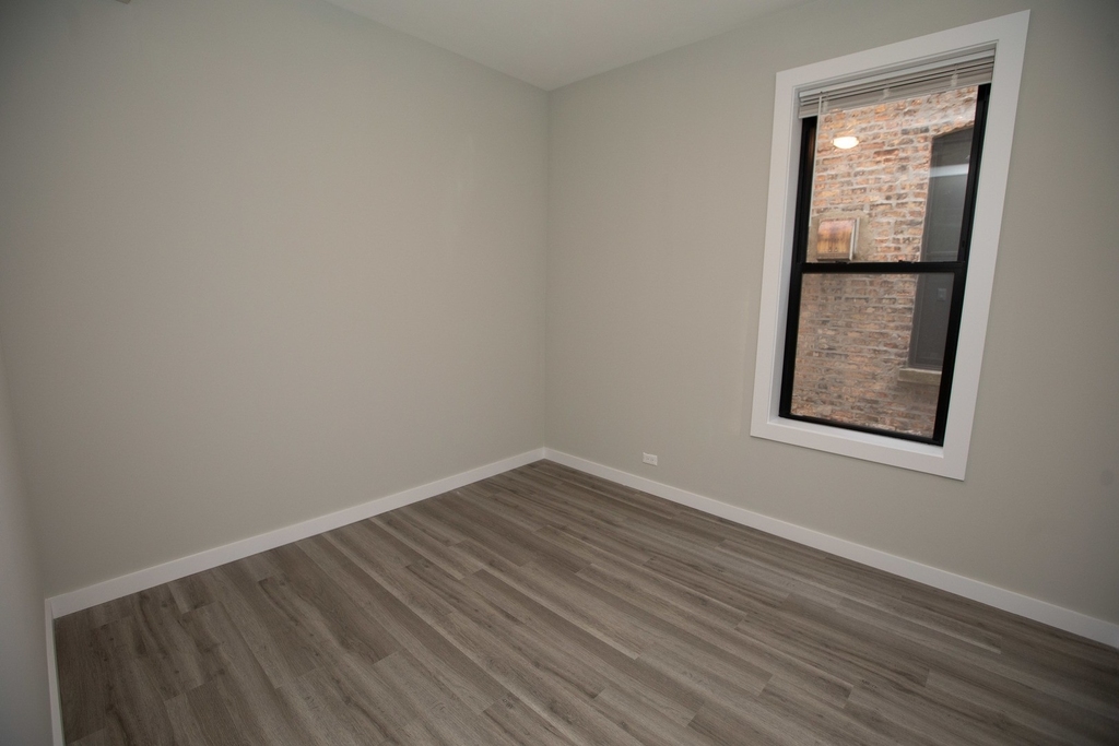 1221 W Newport Avenue - Photo 10