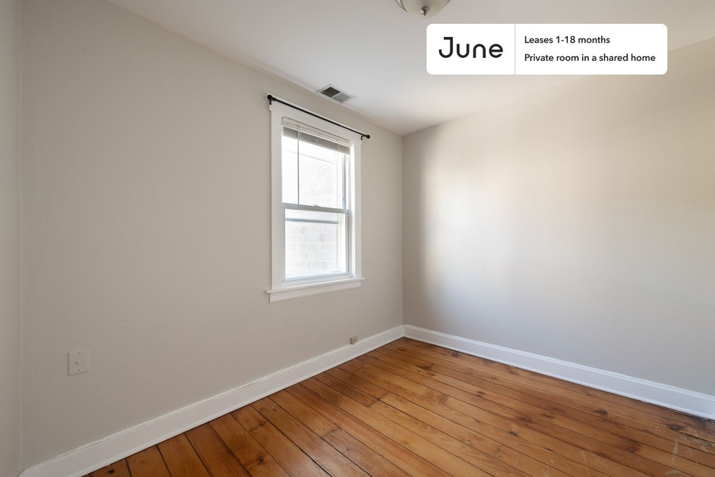 2052 West Huron Street - Photo 3