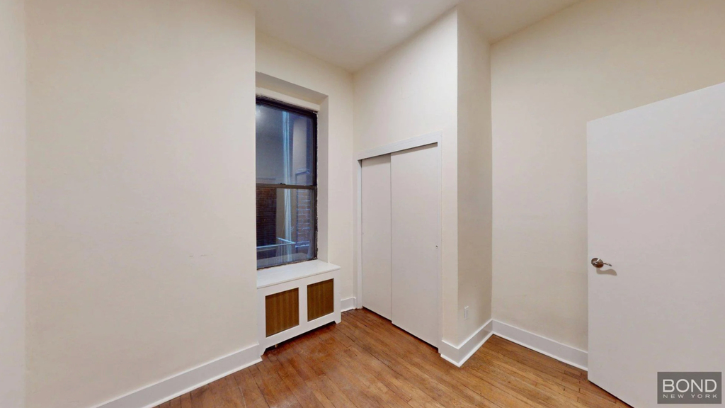 West 92nd St - Photo 5