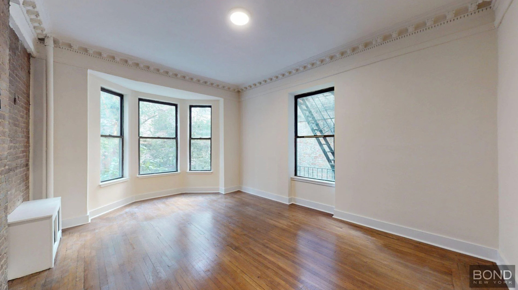 West 92nd St - Photo 3