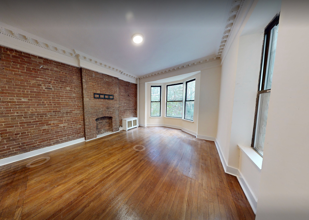 West 92nd St - Photo 1