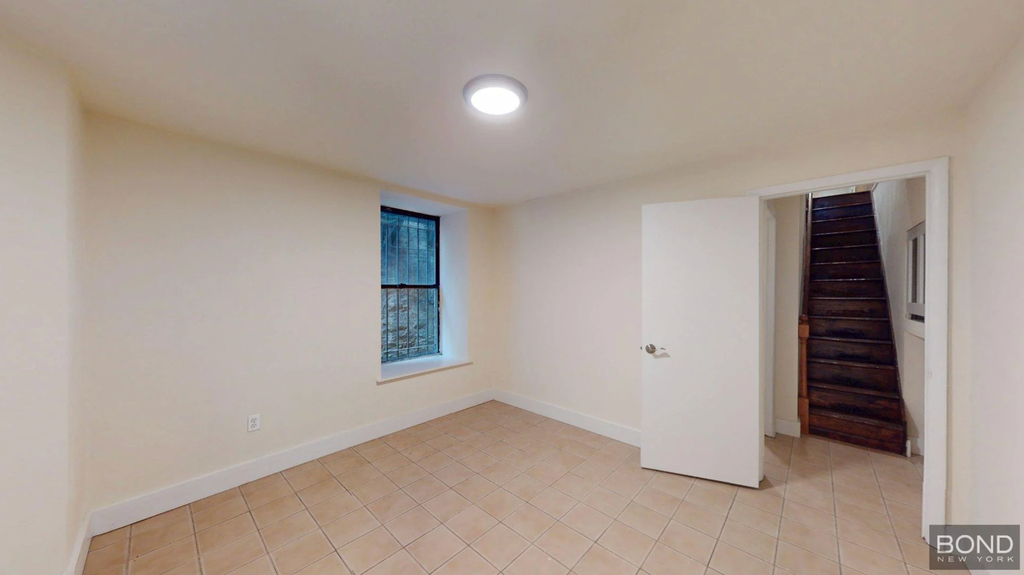 West 92nd St - Photo 7