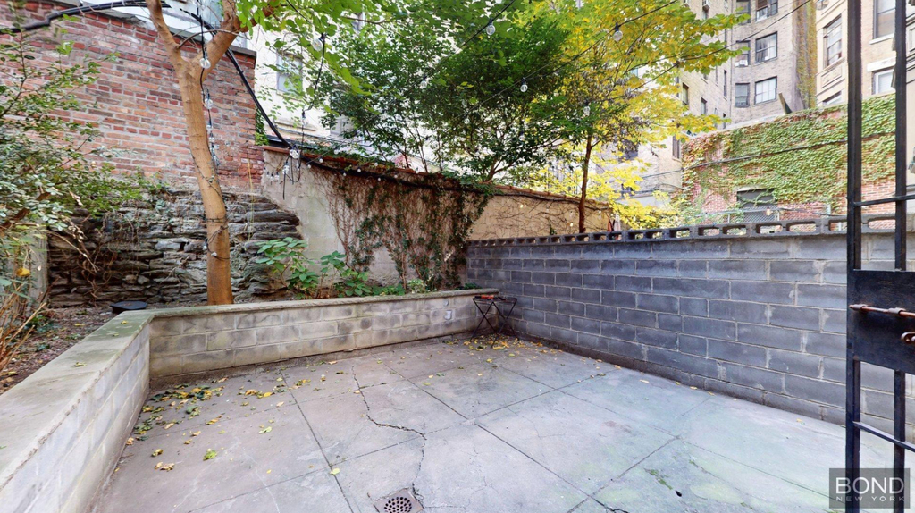 West 92nd St - Photo 2