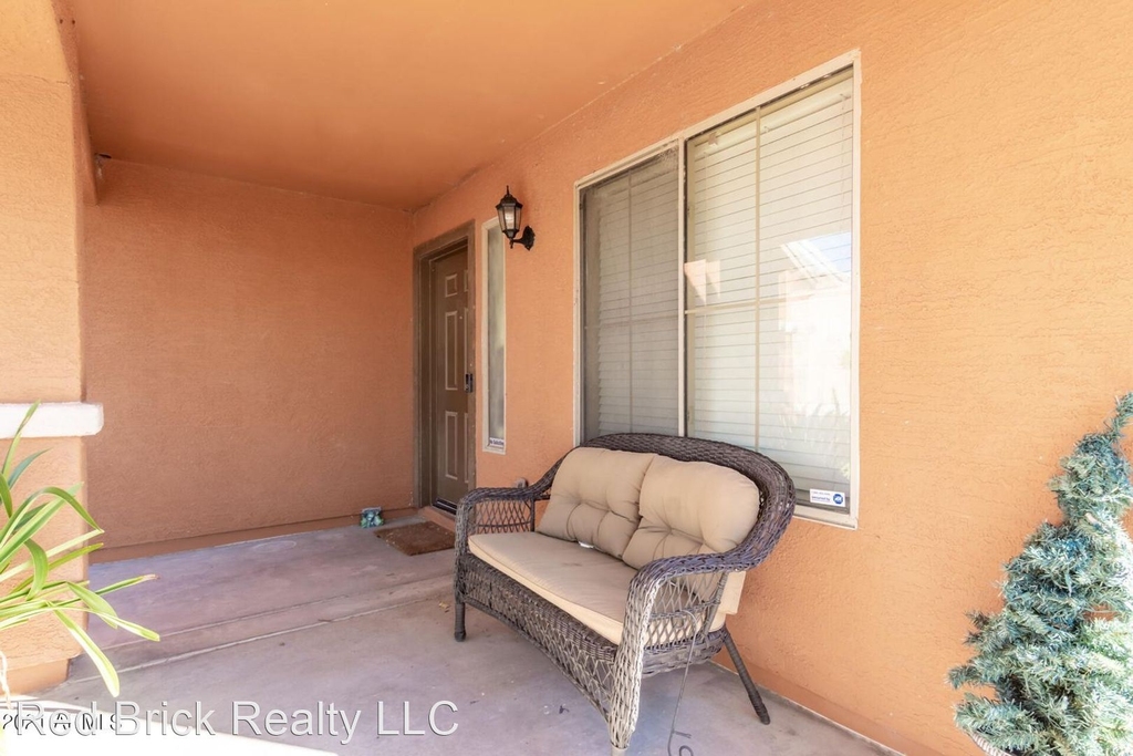 1543 E Gabrilla Dr - Photo 4