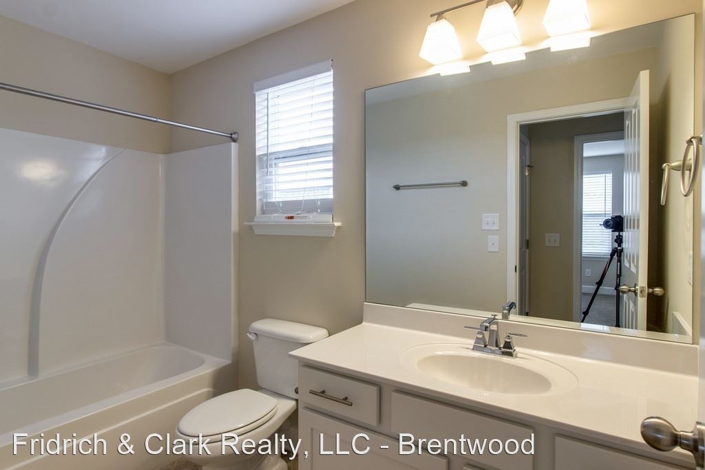 1133 Frewin Street - Photo 24