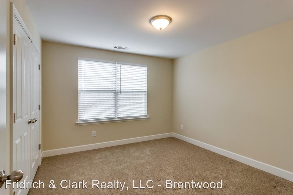 1133 Frewin Street - Photo 22