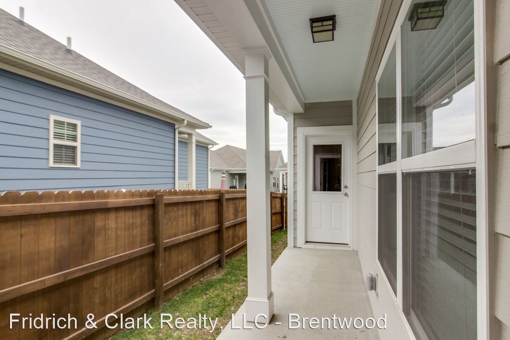 1133 Frewin Street - Photo 25