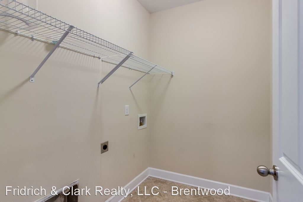 1133 Frewin Street - Photo 13