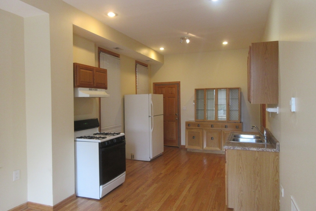 1144 W 17th Street - Photo 4