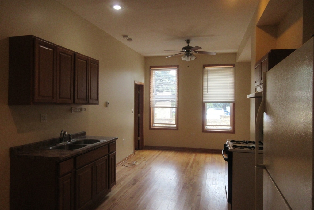 1144 W 17th Street - Photo 5