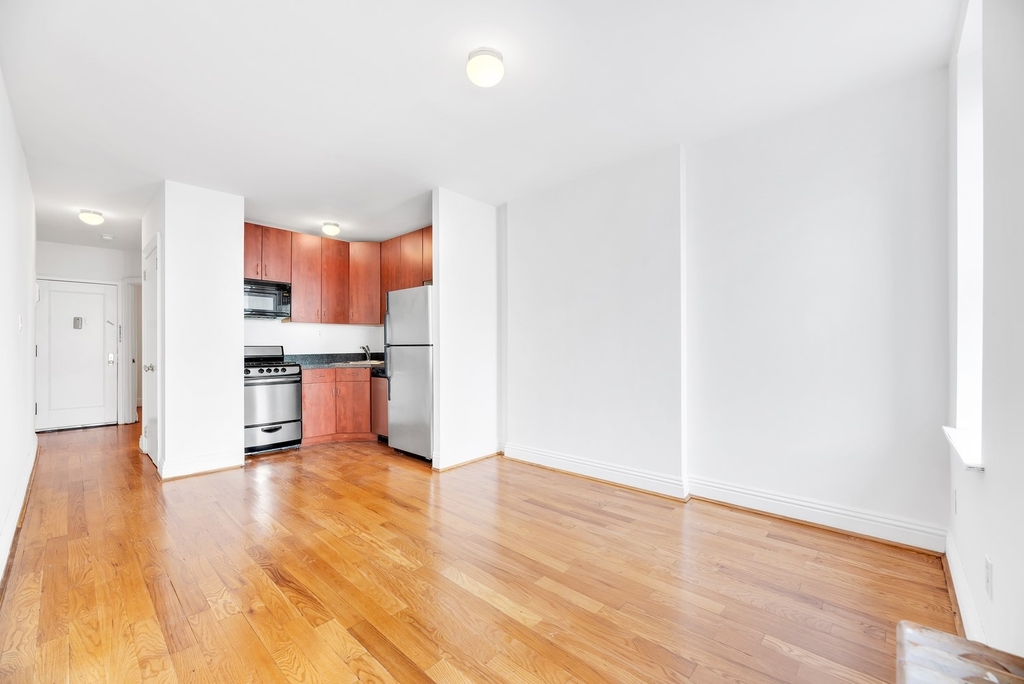 426 West 49th Street - Photo 1