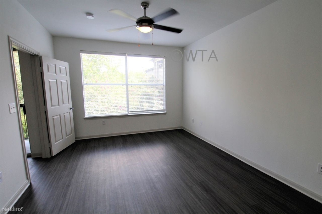 1007 South Congress - Photo 16