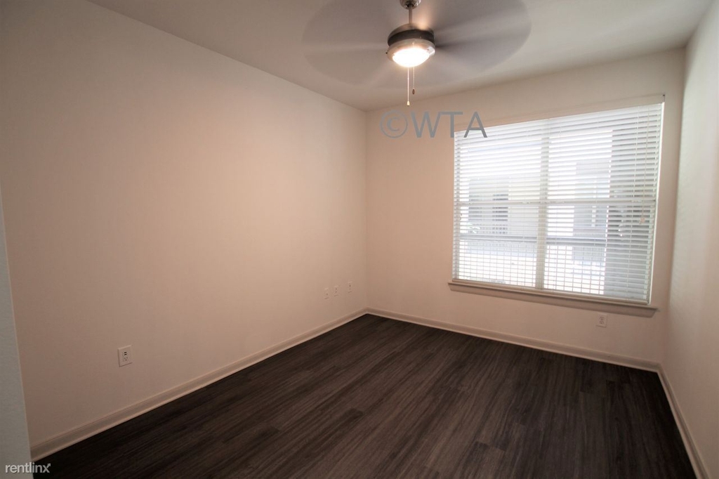 1007 South Congress - Photo 10