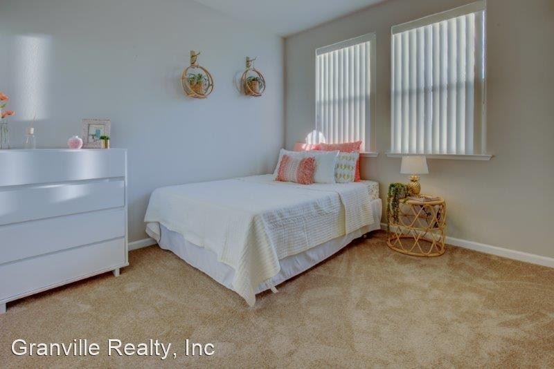 8072 N. Millbrook Avenue 8080 N. Millbrook Avenue - Photo 14