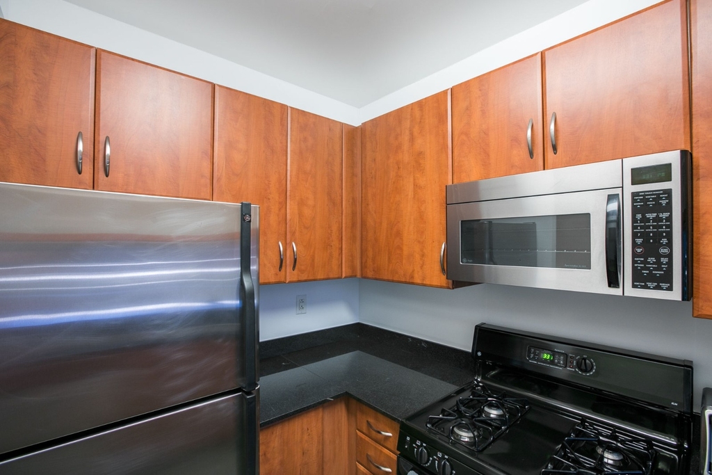 222 East 34th Street - Photo 7