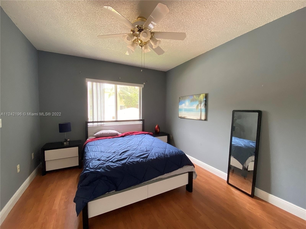 7085 Nova Dr - Photo 2