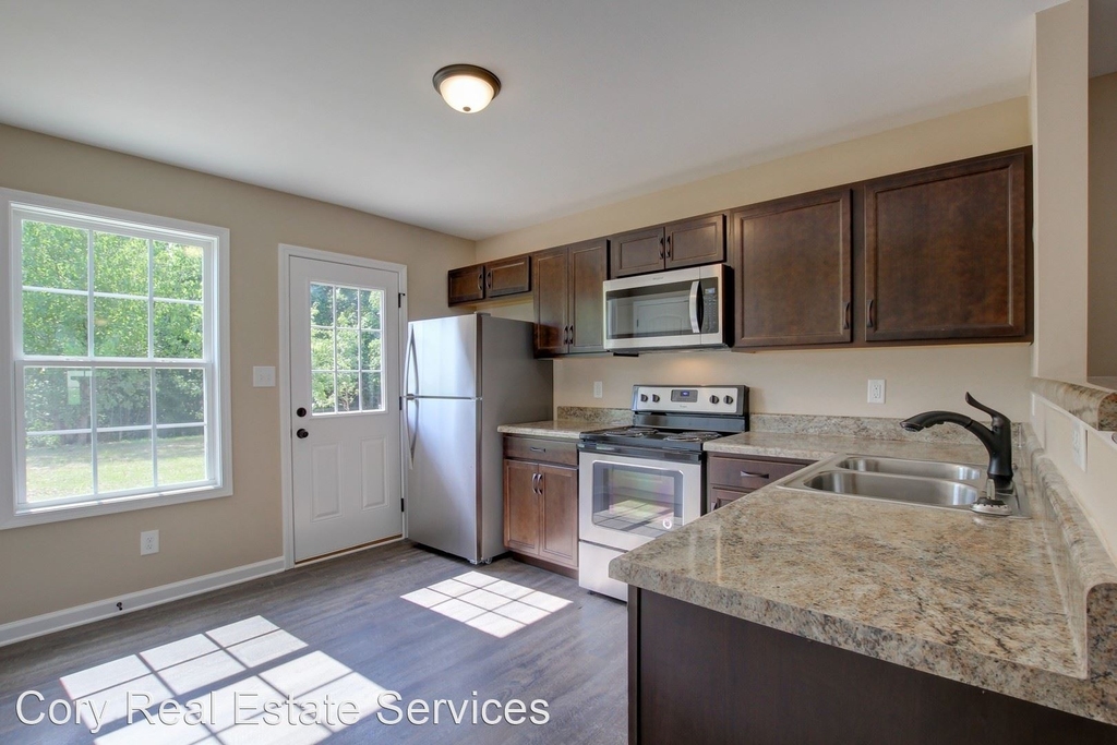 1238 Parkway Place - Photo 2