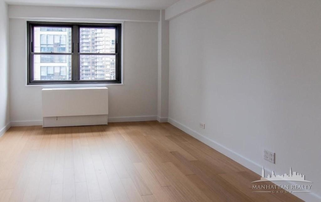 222 East 39th Street - Photo 1