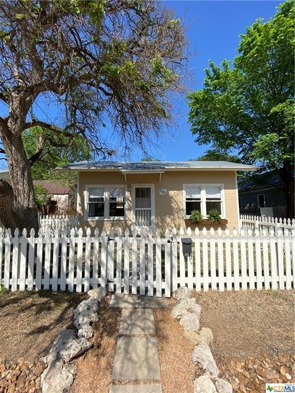 385 Comal Avenue - Photo 2