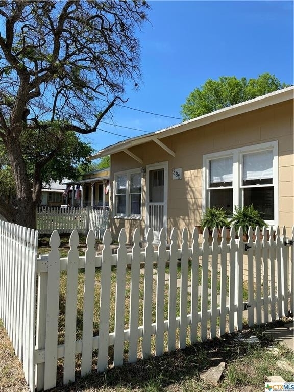 385 Comal Avenue - Photo 1