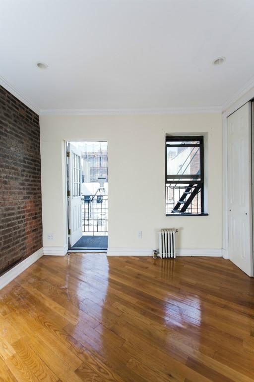 East 10th Street, Unit 13 - Photo 3