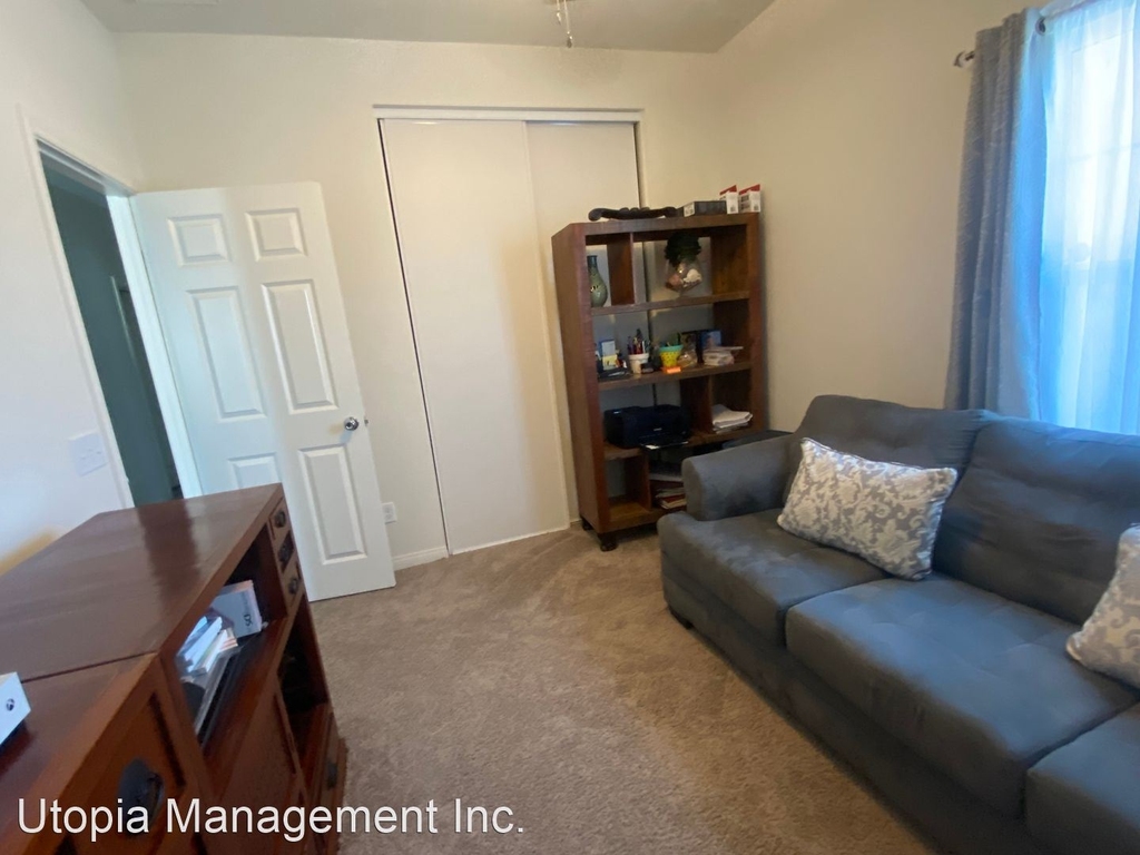 26415 Redoak St. - Photo 2