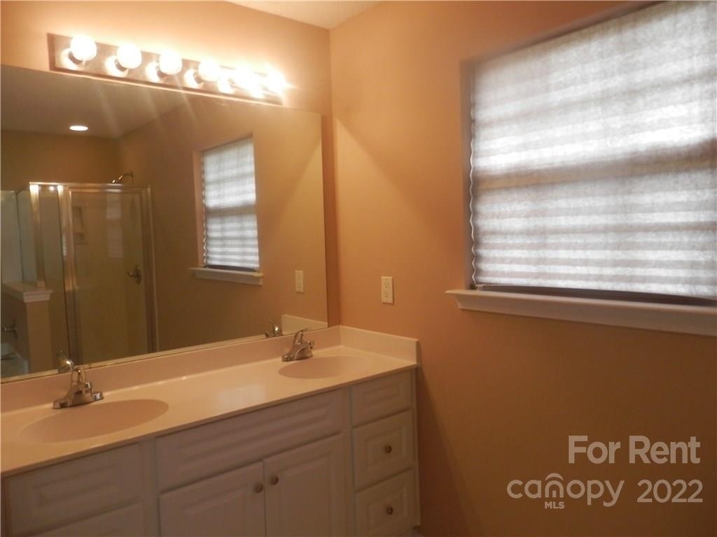 2715 Hampton View Court - Photo 8