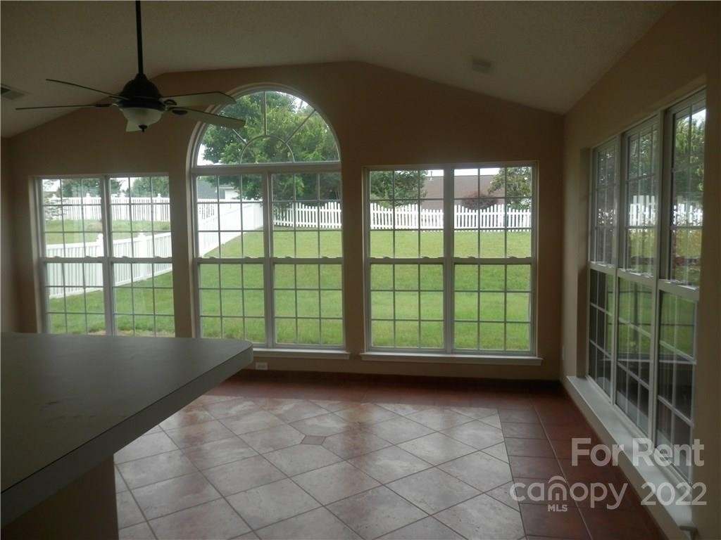 2715 Hampton View Court - Photo 5