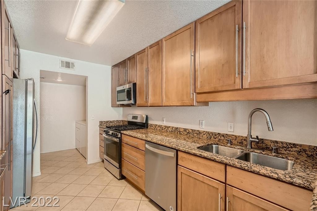 7700 Almeria Avenue - Photo 10