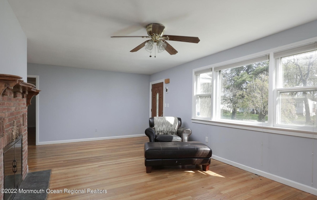 488 Branchport Avenue - Photo 2