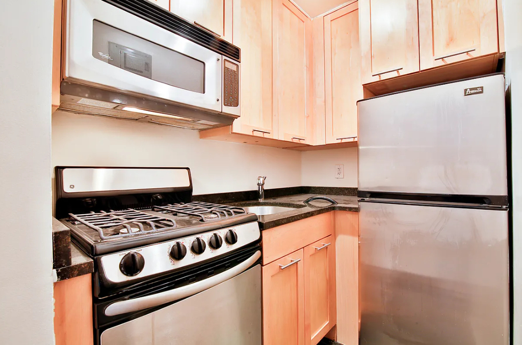 236 East 36th Street - Photo 2