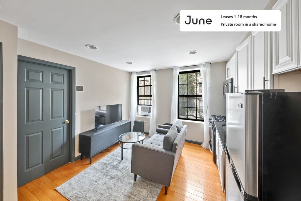 226 East 7th Street - Photo 3