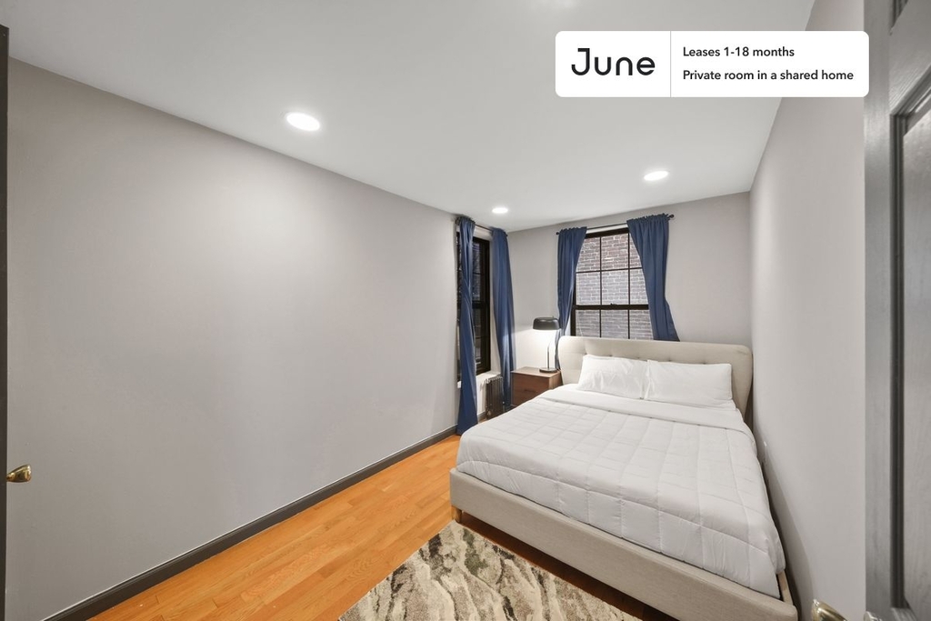 226 East 7th Street - Photo 1