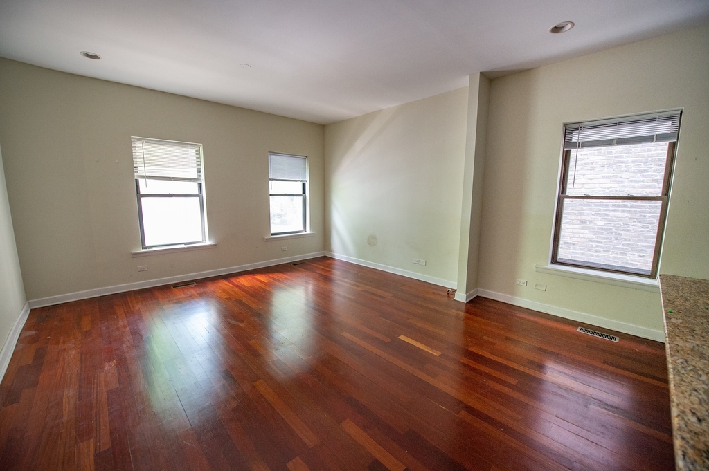 1010 W Dakin Street - Photo 1