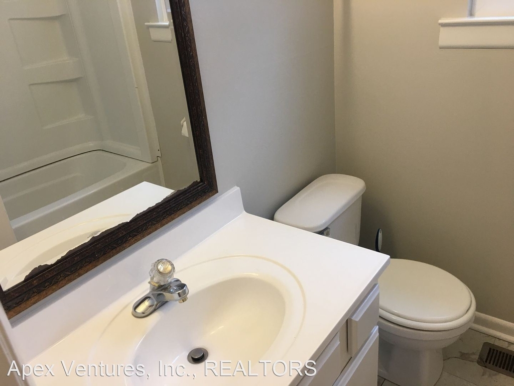 1027 Villa Place - Photo 8