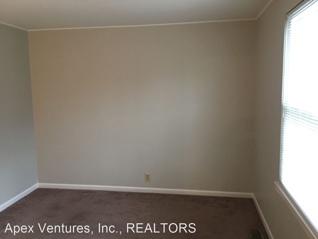 1027 Villa Place - Photo 3