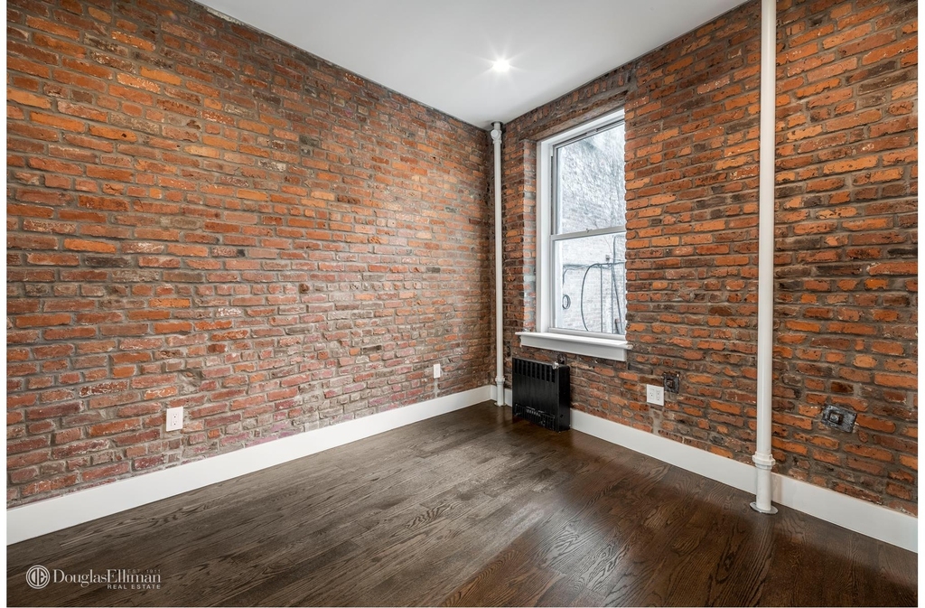 220 W 13th St - Photo 9